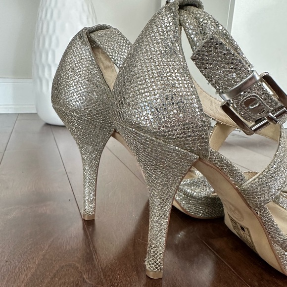 MICHAEL KORS SILVER HEELS - Picture 7 of 12